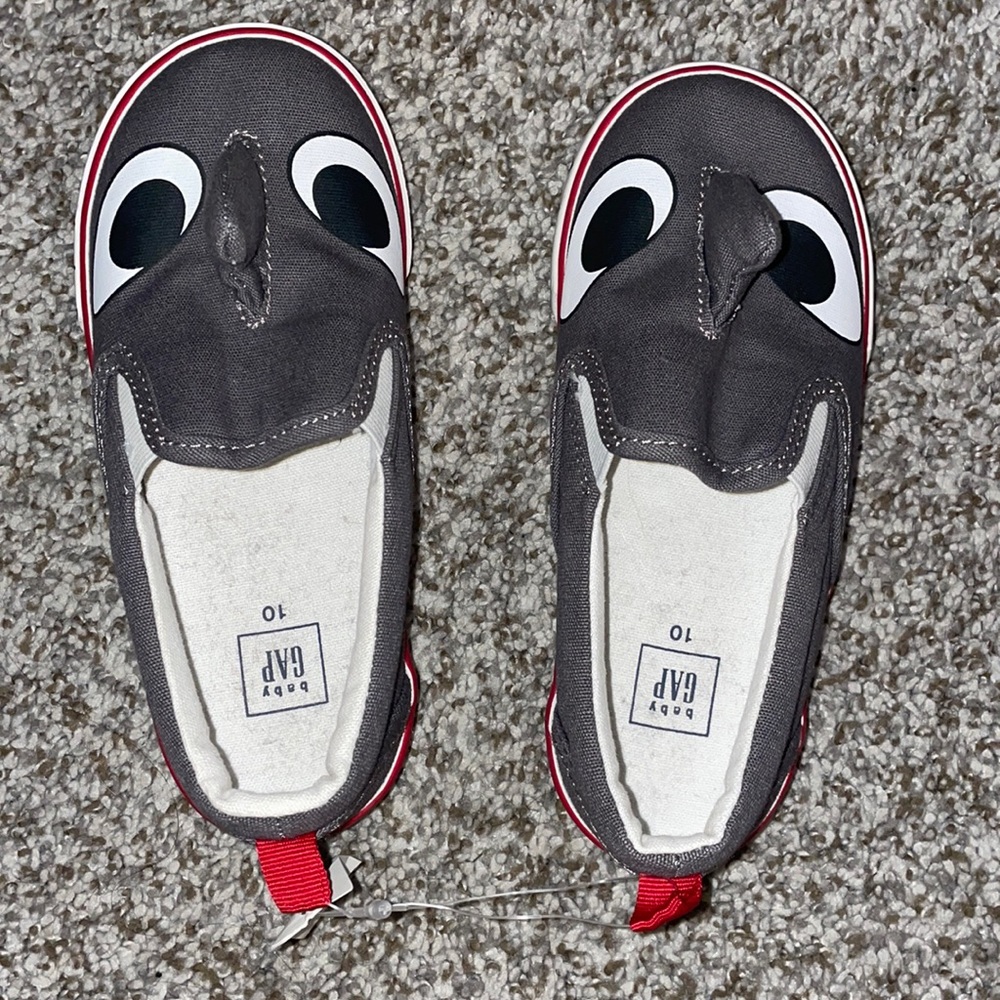 Boys size 10 shark shoes